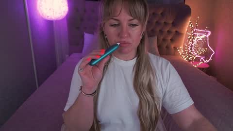 Kira online show from February 2025 01:04:01 AM