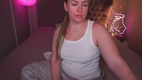 Kira online show from February 2025 10:04:02 PM