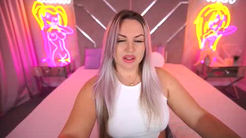 Kira online show from October 2025 10:45:02 PM