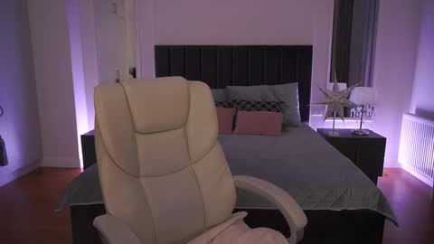 Kira online show from March 2026 09:51:02 PM