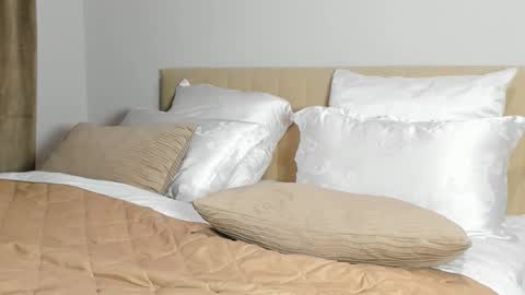 Kira online show from March 2026 07:28:02 PM