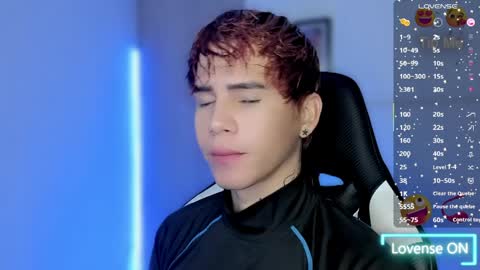 kiss_whitee online show from April 2026 02:43:01 AM