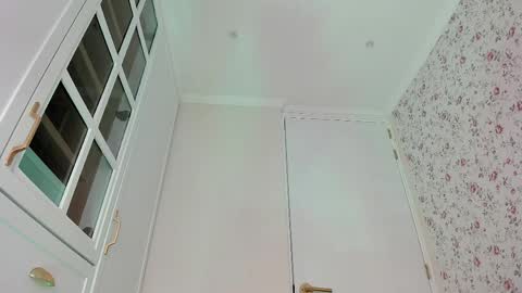 sophie online show from April 2026 06:35:01 PM