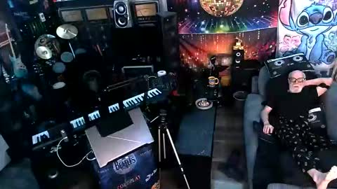 kiveuxmakeu online show from March 2026 12:17:01 AM