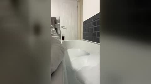 kjj1990 online show from March 2026 01:20:01 AM