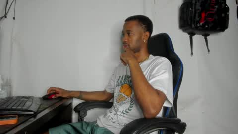 Snapshot of kofi_exotic_ chatting on May 2026 09:01:02 PM kofi online show from May 2026 09:01:02 PM