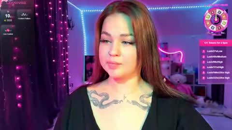 Mia online show from November 2025 09:39:01 PM