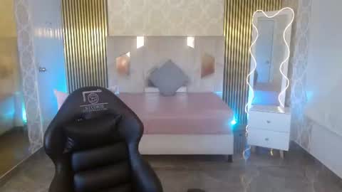 kolyn_tay online show from August 2026 07:24:02 PM
