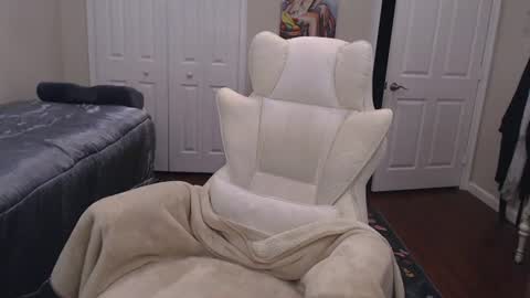 Krissy online show from June 2026 11:01:02 AM
