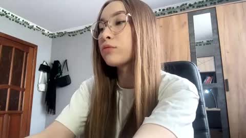 Mila online show from April 2026 10:18:01 AM