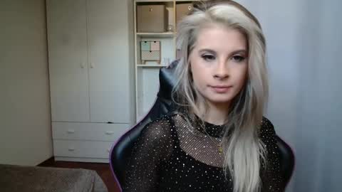 KristineAmore online show from May 2026 06:19:01 AM