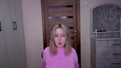 Snapshot of kristy_fran chatting on February 2026 10:14:01 PM Kristy online show from February 2026 10:14:01 PM