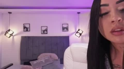  L A R A   online show from March 2026 09:53:01 PM