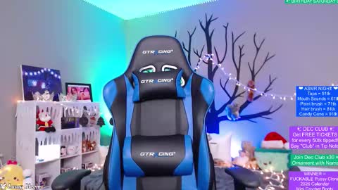 Snapshot of laceybloom chatting on December 2025 01:25:01 AM Lacey Bloom online show from December 2025 01:25:01 AM