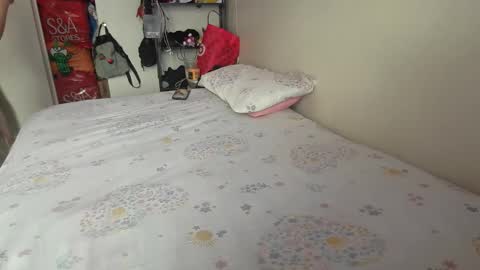 lachickadelbronx online show from May 2026 01:27:01 PM