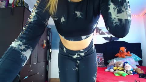 Valentina online show from November 2025 08:11:01 PM