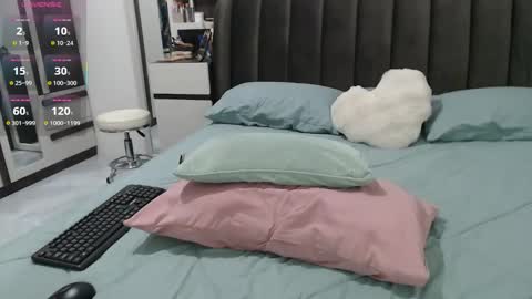 Mia online show from April 2026 07:41:01 PM