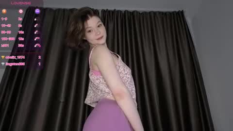 lady_birdd online show from February 2026 02:37:02 PM