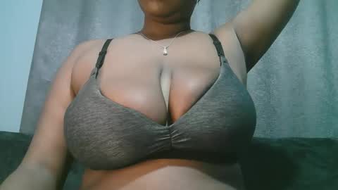 Snapshot of lady_dearra chatting on May 2026 02:38:01 AM lady_dearra online show from May 2026 02:38:01 AM