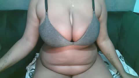 Snapshot of lady_dearra chatting on May 2026 02:18:02 AM lady_dearra online show from May 2026 02:18:02 AM