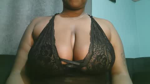 Snapshot of lady_dearra chatting on May 2026 12:18:01 AM lady_dearra online show from May 2026 12:18:01 AM
