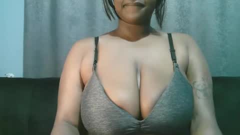 Snapshot of lady_dearra chatting on May 2026 03:03:02 AM lady_dearra online show from May 2026 03:03:02 AM