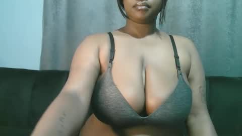 Snapshot of lady_dearra chatting on May 2026 03:02:02 AM lady_dearra online show from May 2026 03:02:02 AM
