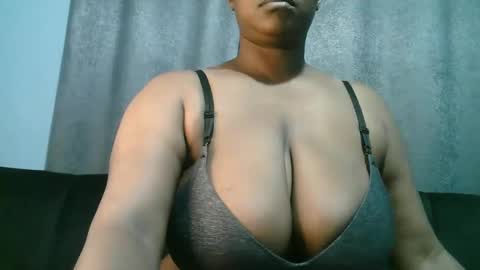 Snapshot of lady_dearra chatting on June 2026 02:45:02 AM lady_dearra online show from June 2026 02:45:02 AM