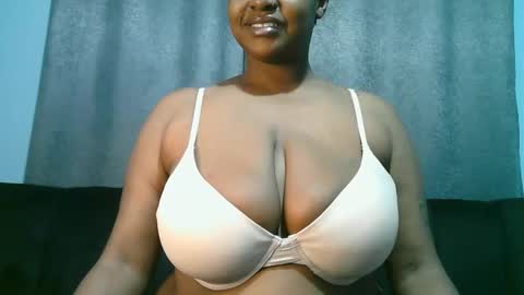 Snapshot of lady_dearra chatting on June 2026 02:33:02 AM lady_dearra online show from June 2026 02:33:02 AM