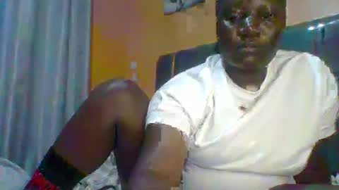 Snapshot of ladyblossoms19 chatting on June 2026 08:32:02 PM lindah32 online show from June 2026 08:32:02 PM
