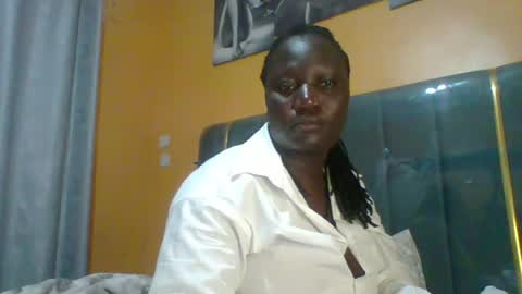 Snapshot of ladyblossoms19 chatting on June 2026 10:34:01 PM lindah32 online show from June 2026 10:34:01 PM
