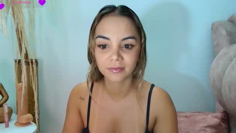 Snapshot of ladydi069 chatting on November 2025 06:32:01 PM Hello im lady nice to meet you online show from November 2025 06:32:01 PM