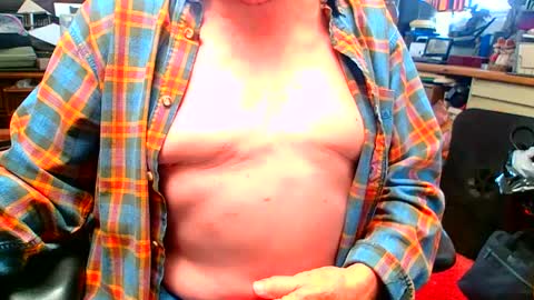 Snapshot of lamarbrazil chatting on February 2025 10:43:01 PM lamarbrazil online show from February 2025 10:43:01 PM