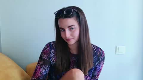 lana_gl online show from June 2026 10:15:01 AM