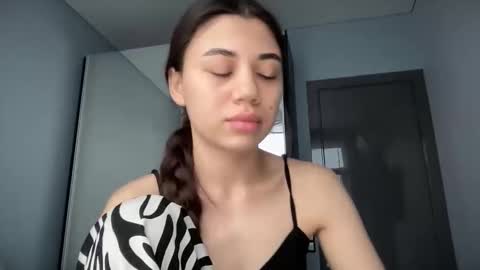 Snapshot of lanalandd chatting on November 2025 01:12:02 PM Lana online show from November 2025 01:12:02 PM