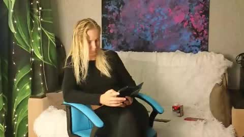 LanaviSmith online show from December 2025 06:32:01 AM