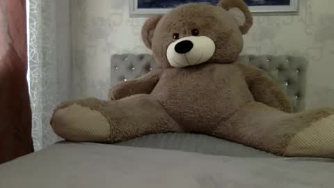 langoria online show from April 2026 12:05:02 PM