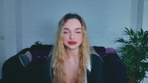 Lanna online show from April 2026 07:32:01 PM