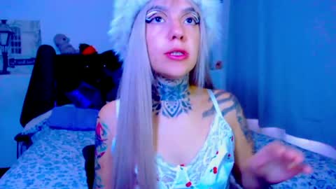 Snapshot of lannie_gonzaless chatting on May 2026 02:10:01 PM LANNIE Special show when it reaches 10000 flowers online show from May 2026 02:10:01 PM