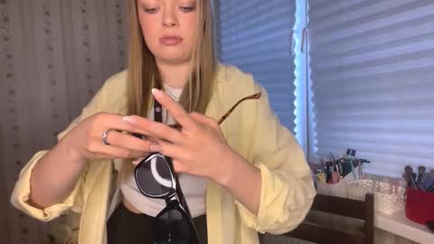 Snapshot of lanniecastellow chatting on March 2026 01:54:02 PM Hello My name is Lola online show from March 2026 01:54:02 PM