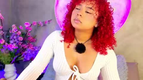 lara_curly online show from June 2026 10:19:01 AM