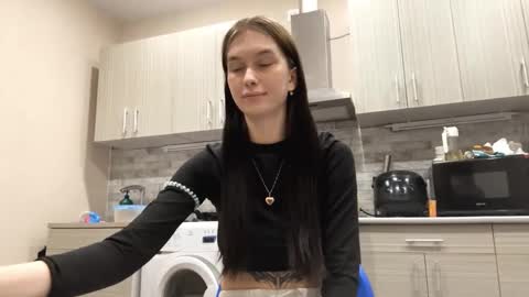 lara online show from March 2026 07:02:02 PM