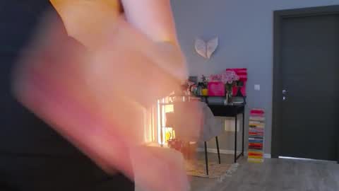 LaraKanes online show from November 2025 08:58:01 AM