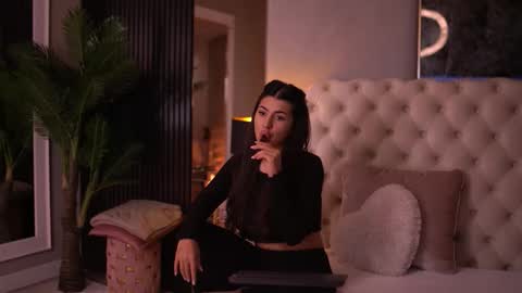 Latina online show from March 2026 05:51:01 PM