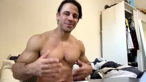 latino_rodri online show from April 2026 03:25:01 PM