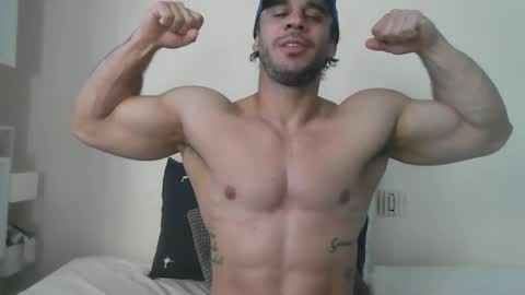 latino_rodri online show from May 2026 07:35:02 AM