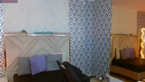 laulin_tay online show from April 2026 03:01:02 AM