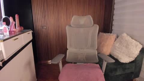 laura cruz online show from August 2026 01:05:02 AM