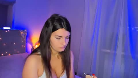 Snapshot of laura__leee chatting on June 2026 05:10:01 AM Laura online show from June 2026 05:10:01 AM