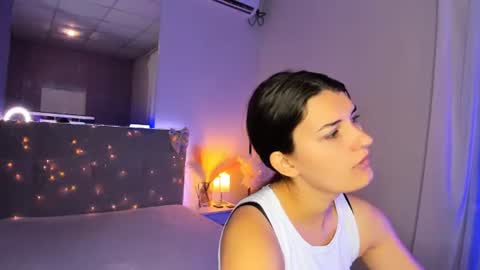Snapshot of laura__leee chatting on July 2026 05:10:02 AM Laura online show from July 2026 05:10:02 AM